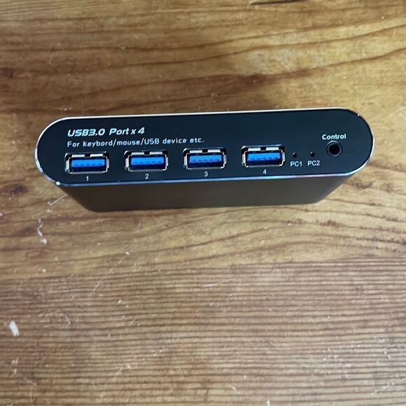 2 Port DisplayPort KVM Switch DP 2.0 USB 3.0 for 2 Computers Share Keyboard - Picture 6 of 11